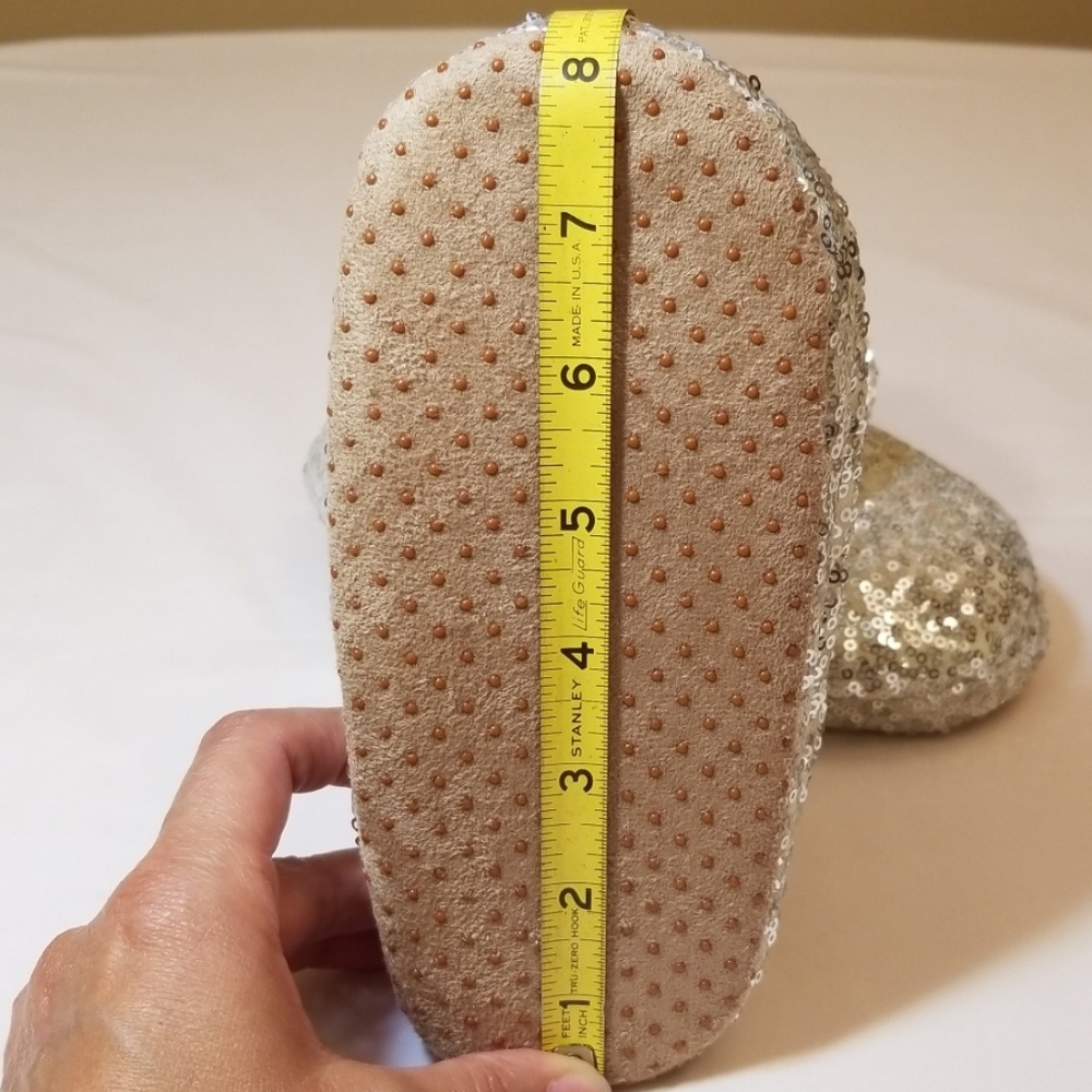 Girl's Size S-M Silver Sequined Bootie Slippers. - Picture 8 of 8